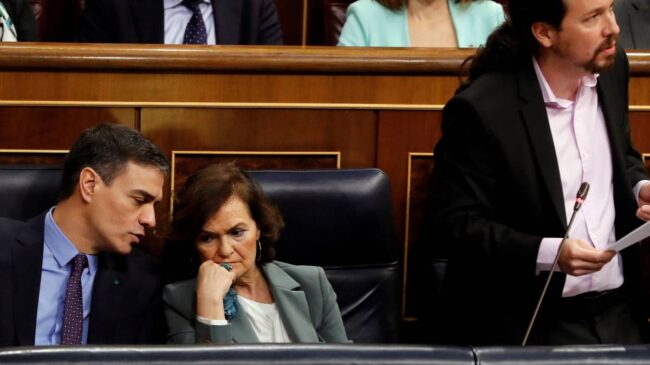 La bancada socialista calla mientras los socios de Sánchez insultan a los jueces en el Congreso