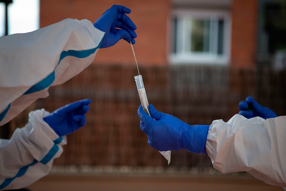 Bajan notablemente los contagios de coronavirus pero Sanidad añade 442 muertos