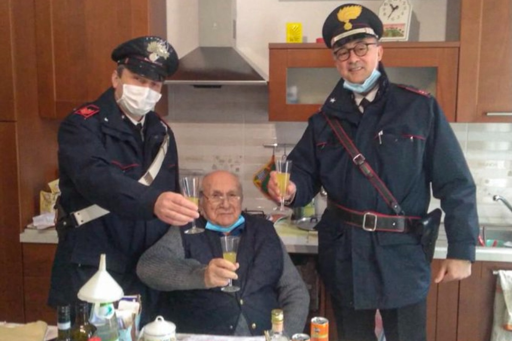Un anciano llama a la Policía porque se sentía solo en Navidad