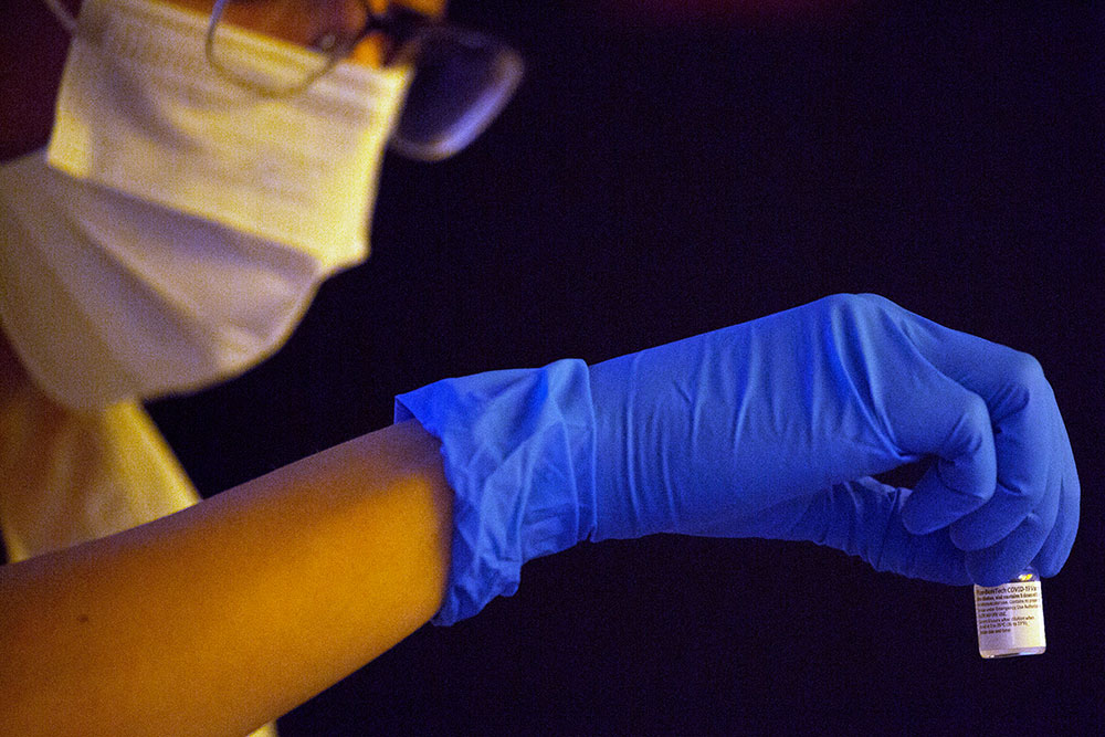 Un millón de estadounidenses, vacunados ya contra el coronavirus