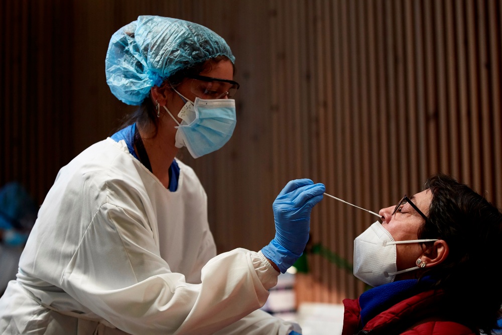 La primera reinfectada de coronavirus en España se contagió de dos cepas distintas