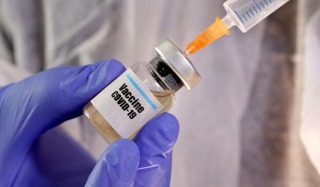La vacuna se podría "reajustar" a la mutación, según un experto
