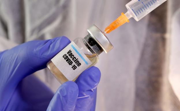 La vacuna se podría «reajustar» a la mutación, según un experto