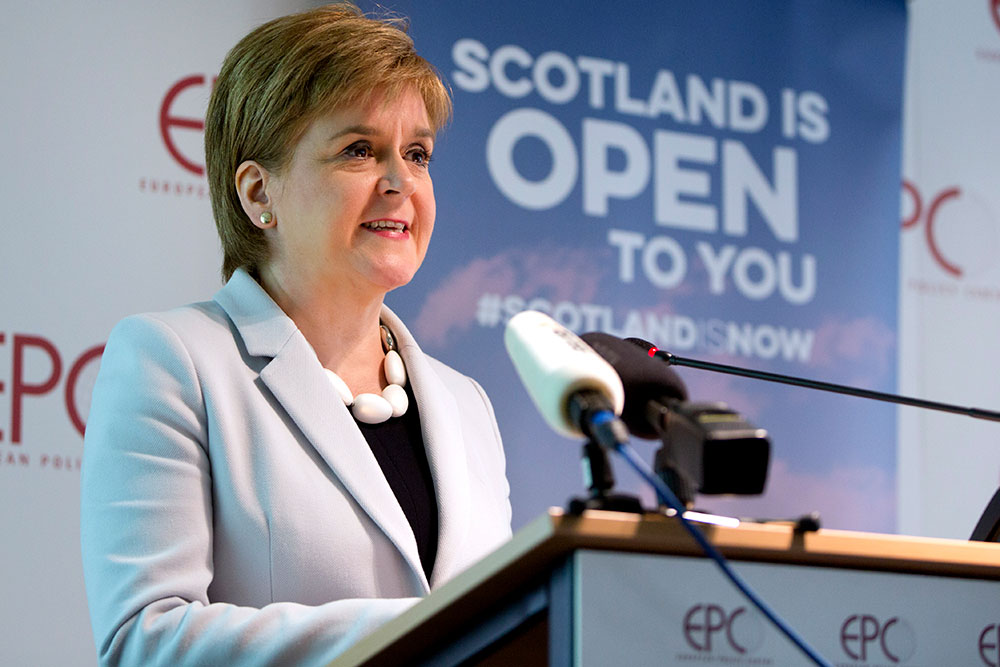 Escocia impondrá un confinamiento completo todo enero