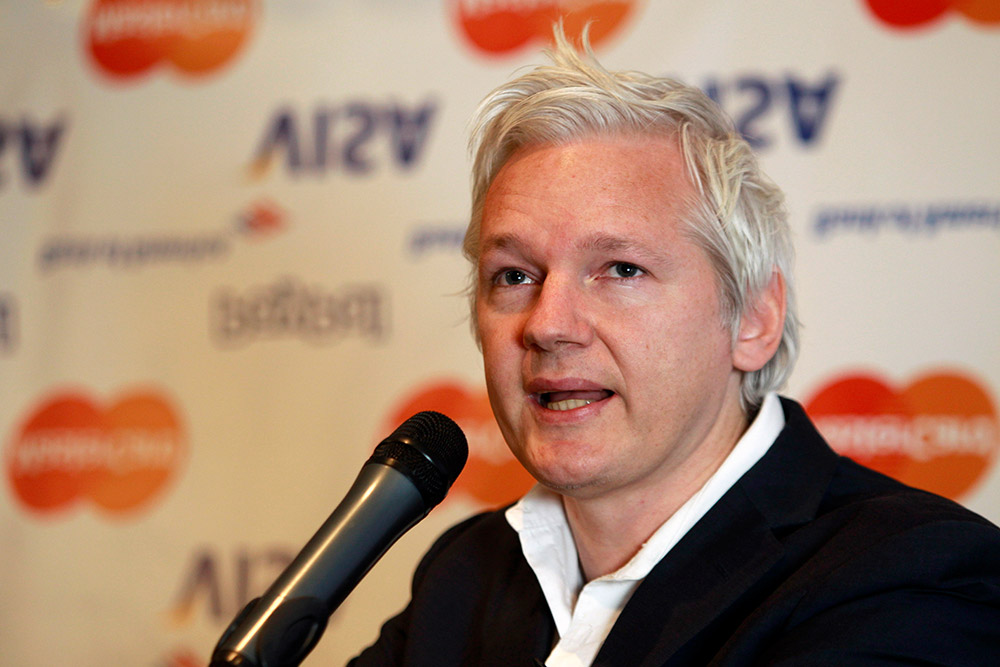 Ecuador retira la nacionalidad a Julian Assange
