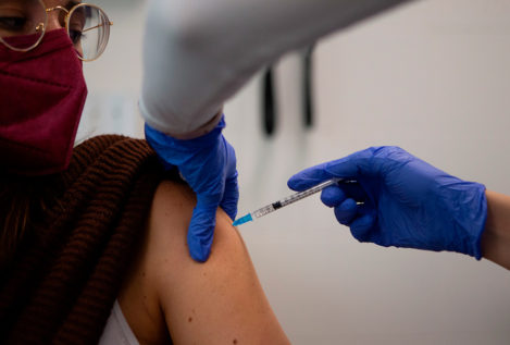El sindicato de enfermería SATSE exige vacunar todos los días para lograr un 80% de inmunidad en julio