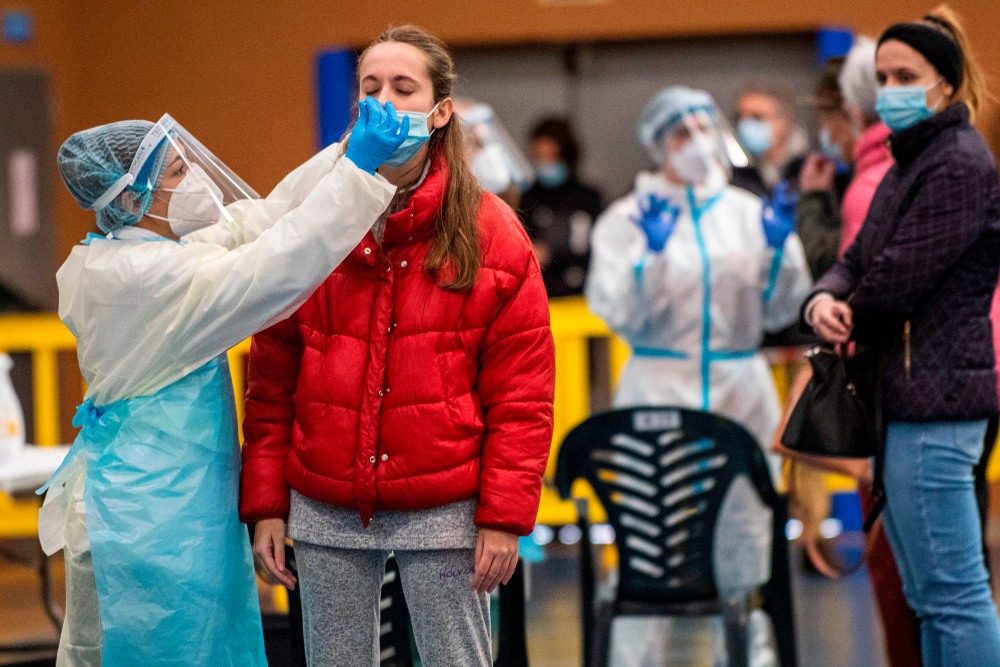 La incidencia crece 30 puntos en un día con 25.456 contagios, segundo peor dato de la pandemia