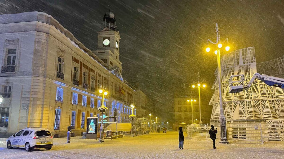 Cómo retirar la nieve de los balcones o los coches, algunos consejos para las próximas horas