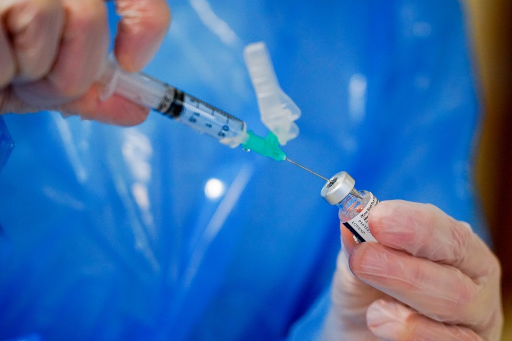 Llegan a España otras 350.000 dosis de la vacuna con algunos problemas de distribución