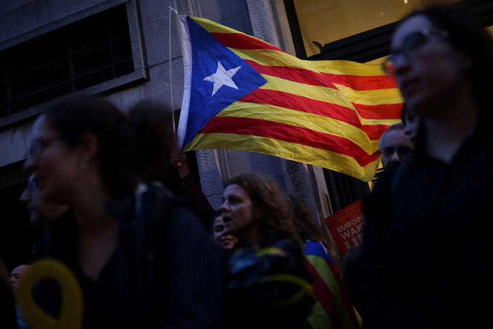 Un 43% de los catalanes apoya la independencia y un 61% el indulto a los políticos presos por el 1-O, según un sondeo