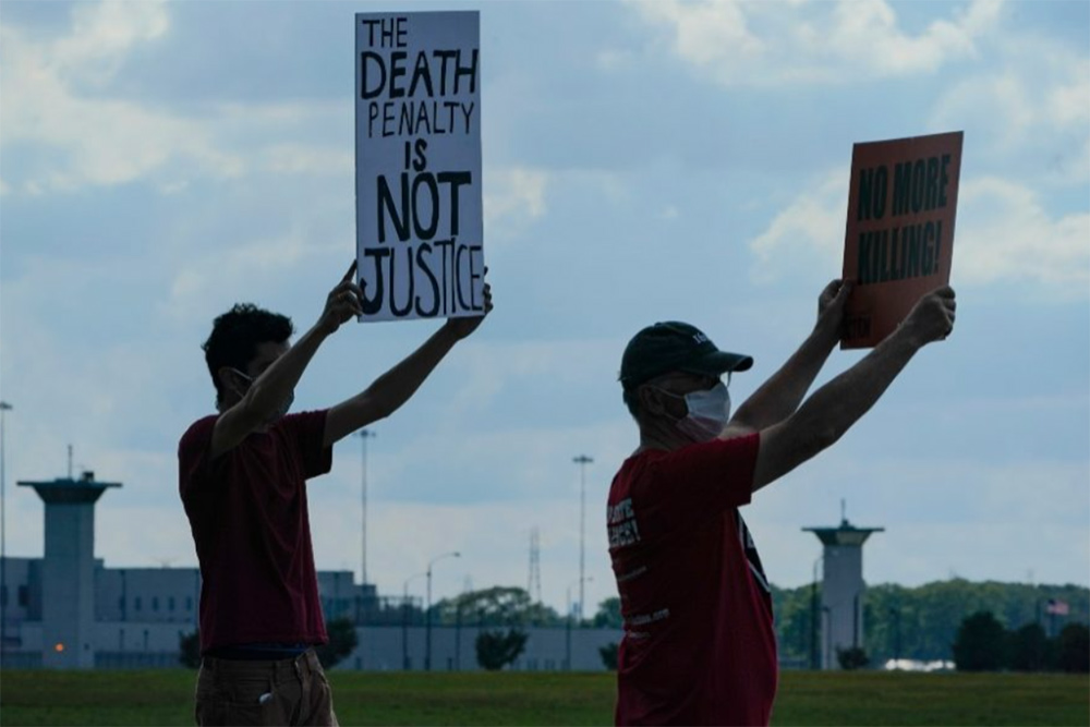 Suspenden la primera ejecución de una mujer en décadas a nivel federal en Estados Unidos
