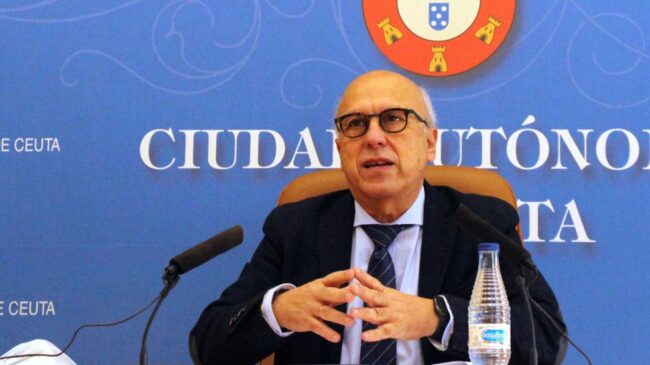 Dimite el consejero de Sanidad de Ceuta tras la polémica por su vacunación