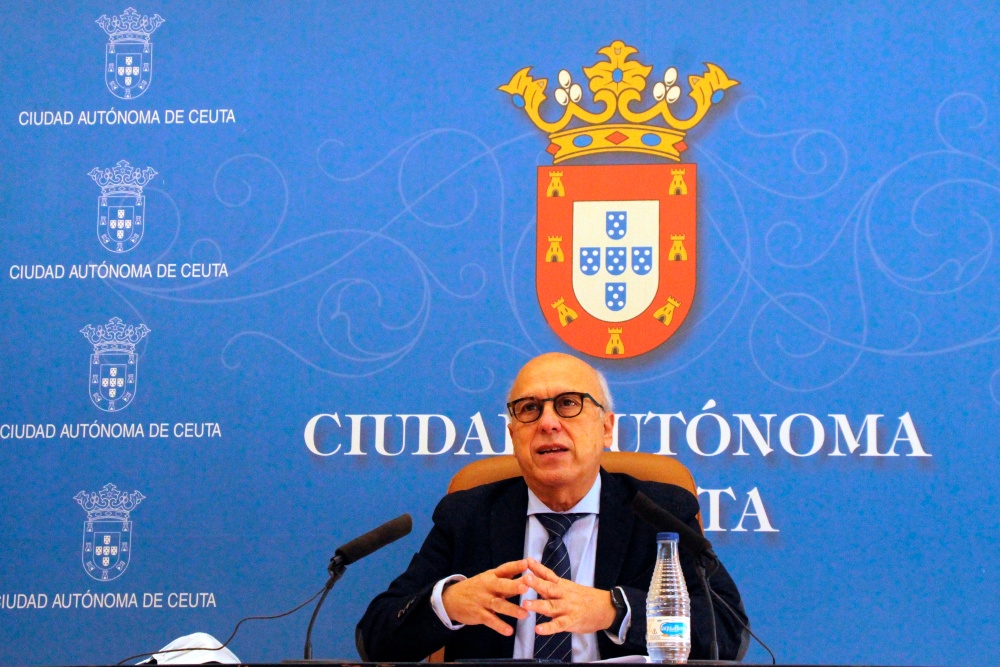 El consejero de Sanidad de Ceuta que se vacunó no presentará su dimisión