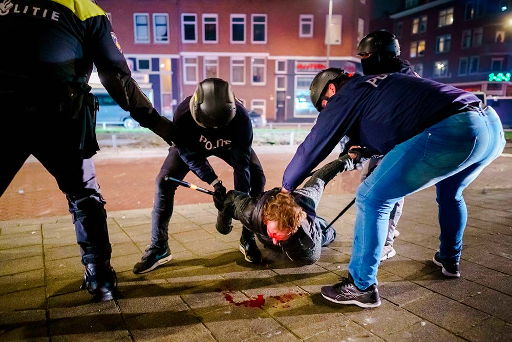 Al menos 151 detenidos en la tercera noche de disturbios en Países Bajos