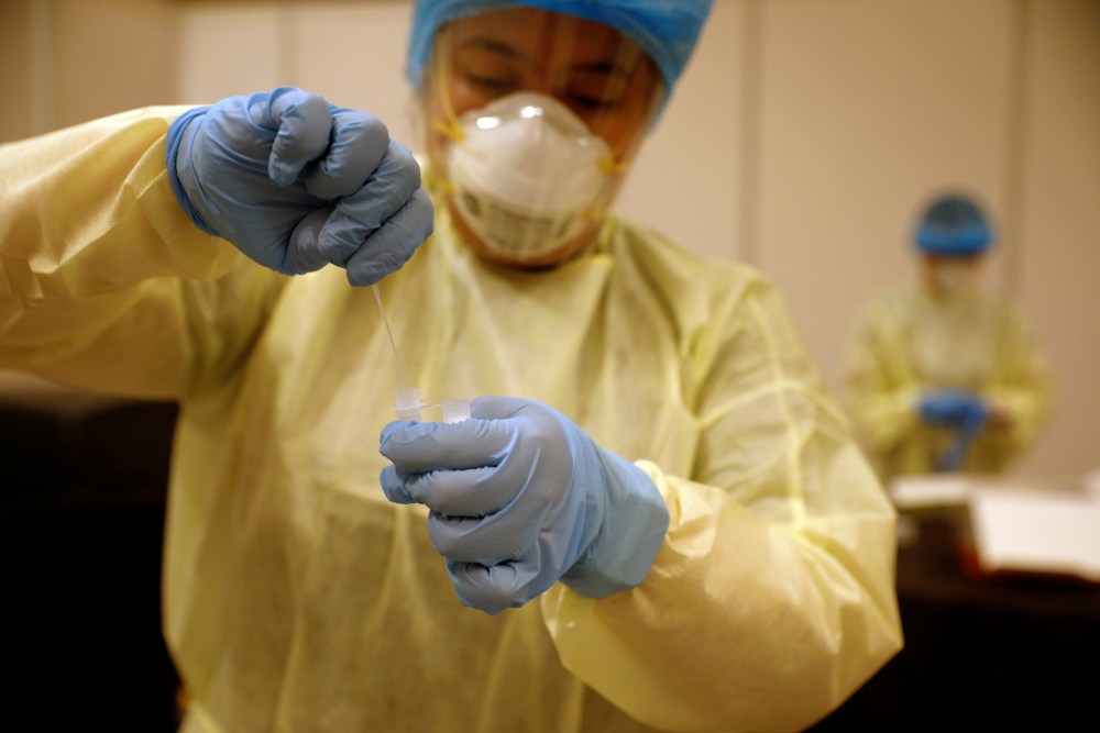 China defiende el uso de los test rectales de coronavirus porque «aumentan la tasa de detección»