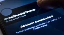 Las acciones de Twitter y Facebook se desploman tras suspender las cuentas de Trump