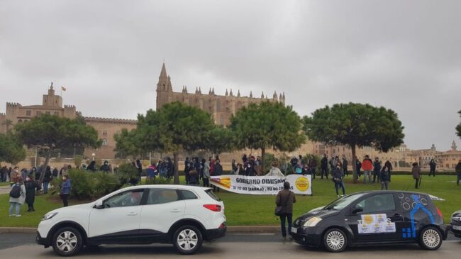 Nueva protesta multitudinaria de empresarios y trabajadores en Mallorca