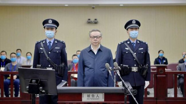China condena a muerte a un exbanquero considerado el "mayor caso de corrupción financiera"