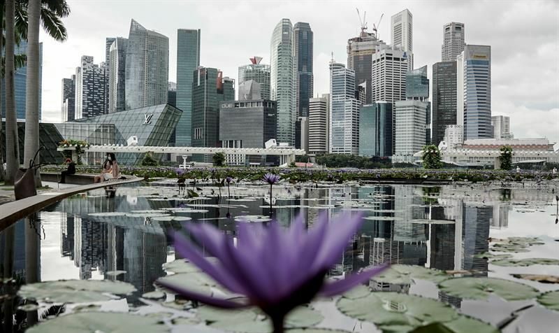 Singapur vuelve a sufrir por el coronavirus tras ser "el mejor país del mundo" para vivir durante la pandemia