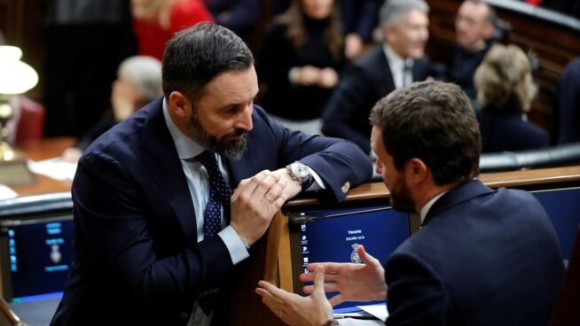 Una nueva encuesta da al Partido Popular 138 escaños y mayoría absoluta con Vox