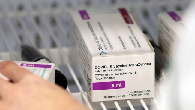 Cataluña insiste en ampliar la franja de edad para la vacuna AstraZeneca hasta los 65 años