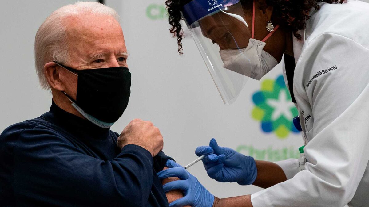 La promesa de Biden de administrar 100 millones de dosis se complica: «No existen reservas»