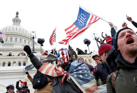 Caos en el Capitolio: Trump culmina su mandato hundiendo la Democracia norteamericana