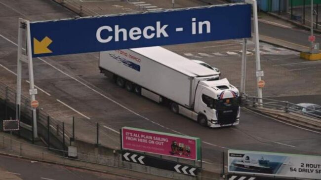 Bruselas avisa de que las próximas semanas serán difíciles en las aduanas con Reino Unido