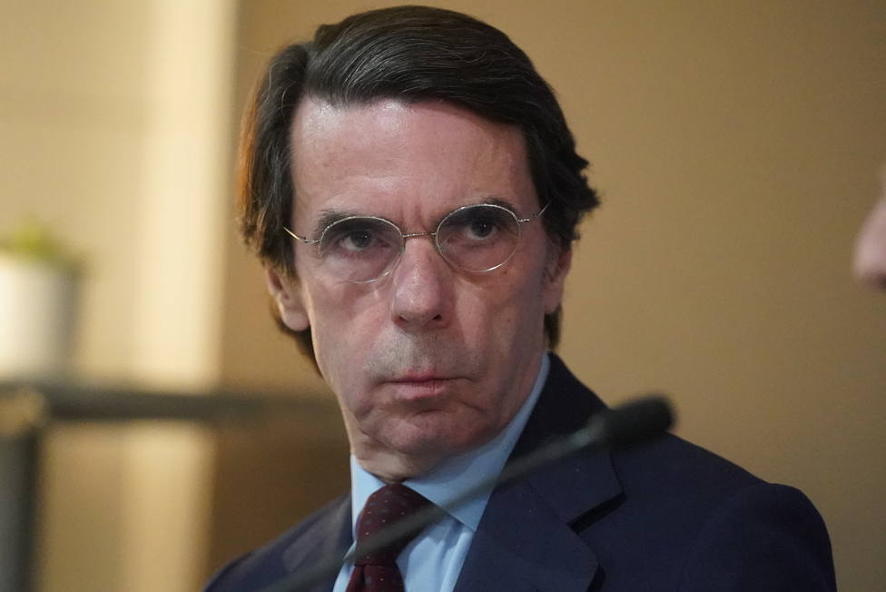 Aznar dice que el Gobierno de Cataluña juega con los derechos al aplazar elecciones a mayo