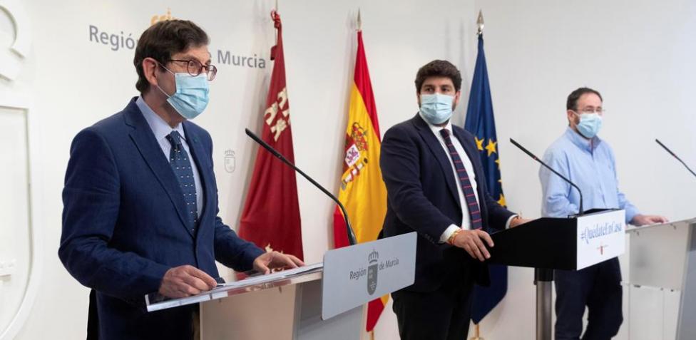 Directivos, funcionarios y PAS no sanitarios de Murcia se vacunan contra el coronavirus