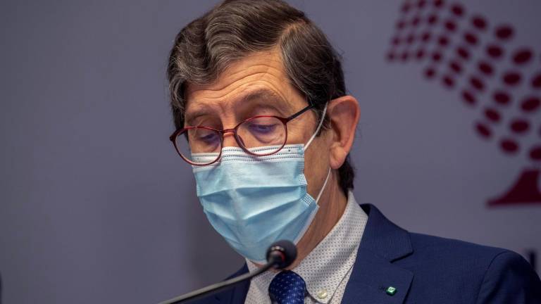 El consejero de Salud de Murcia dimite tras vacunarse del Covid-19