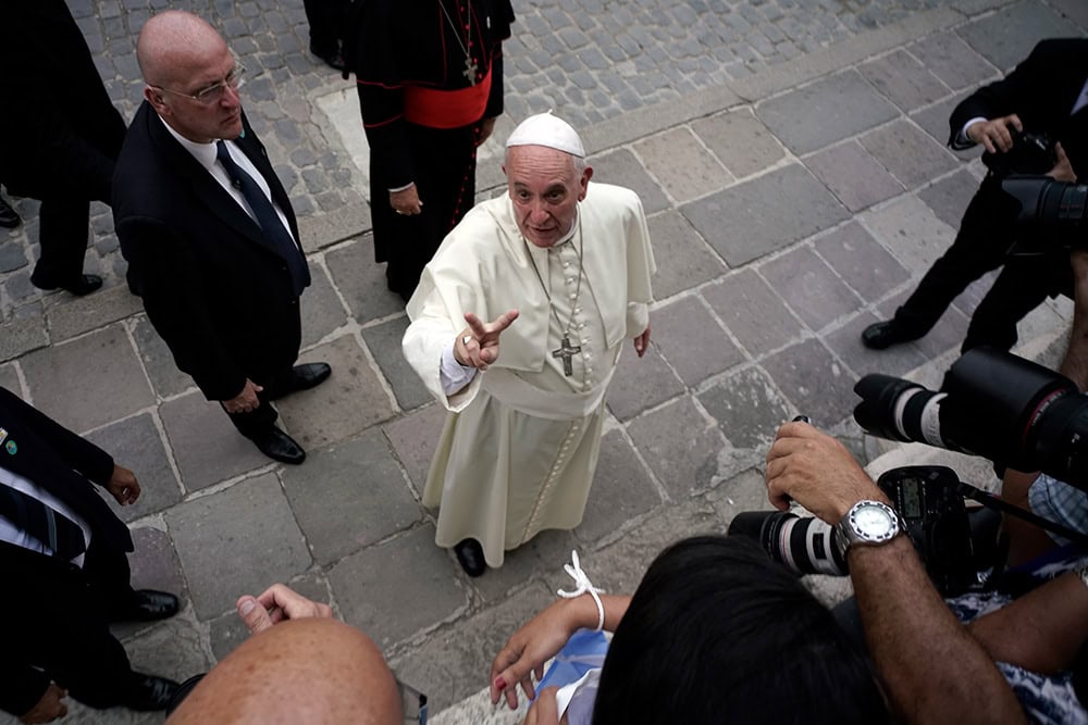 El papa pide fraternidad entre culturas y religiones en su primer vídeo de 2021