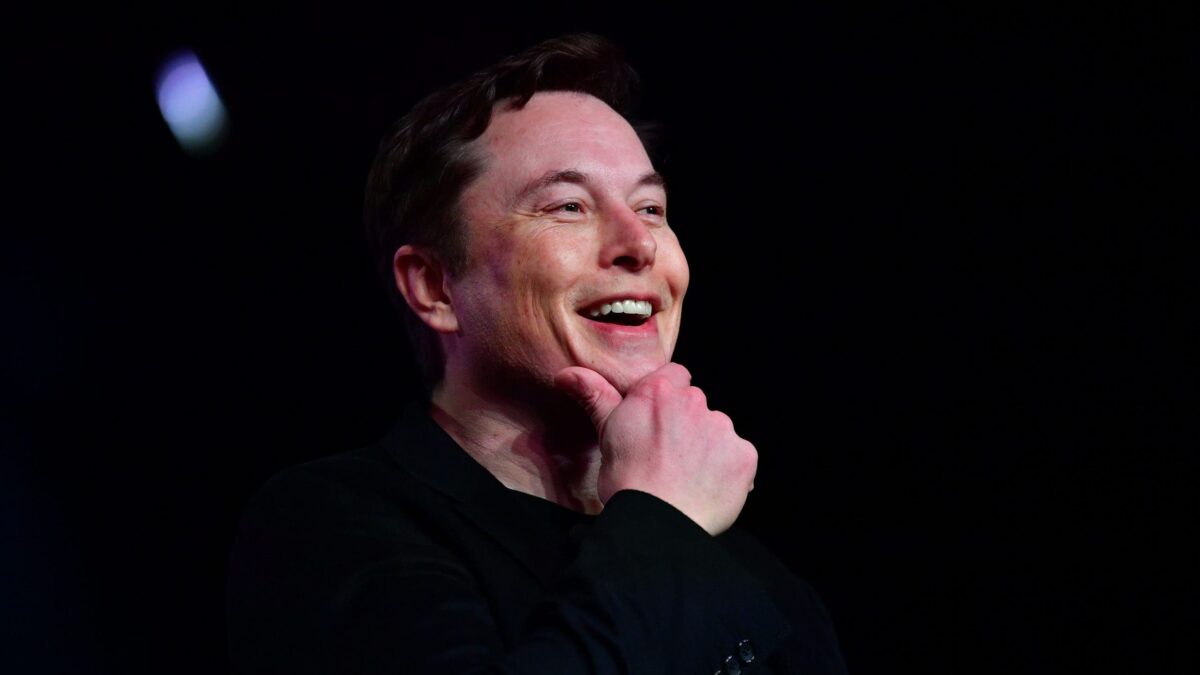 Musk la lía en Twitter: pregunta a sus seguidores si debería vender acciones de Tesla y este es el resultado