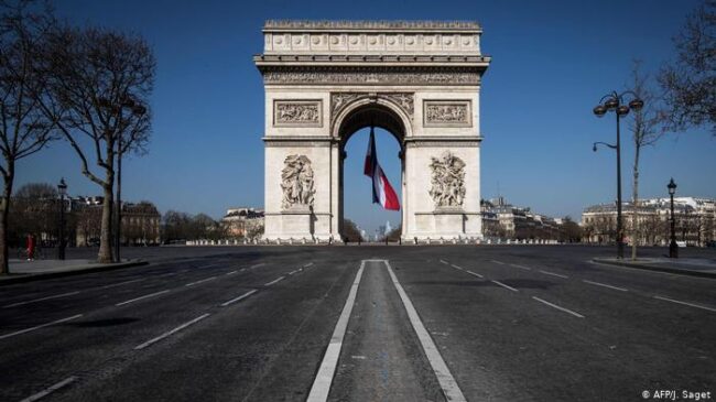 Francia mantiene el debate sobre si lanzar un tercer confinamiento