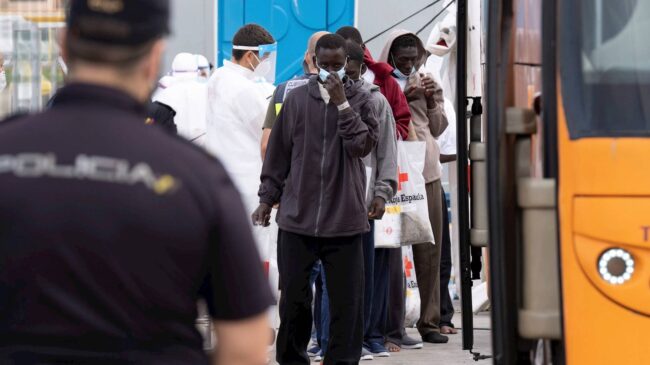 La Policía denuncia el riesgo de contagio para los agentes que controlan la inmigración en Canarias