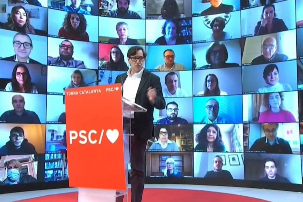 Lluvia de críticas contra Illa por seguir al frente de Sanidad mientras se presenta como candidato del PSC