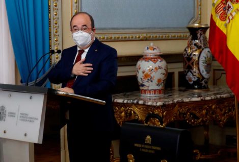 Retrato de Iceta al óleo y con cartera