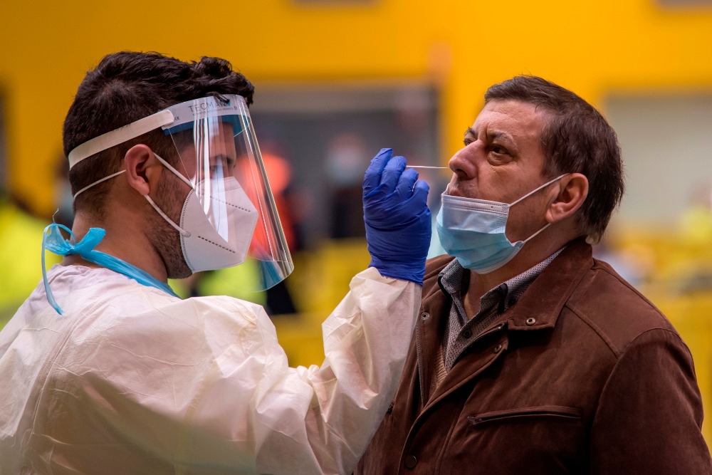 Sanidad suma 35.878 contagios por coronavirus y crecen las voces que piden confinamiento domiciliario