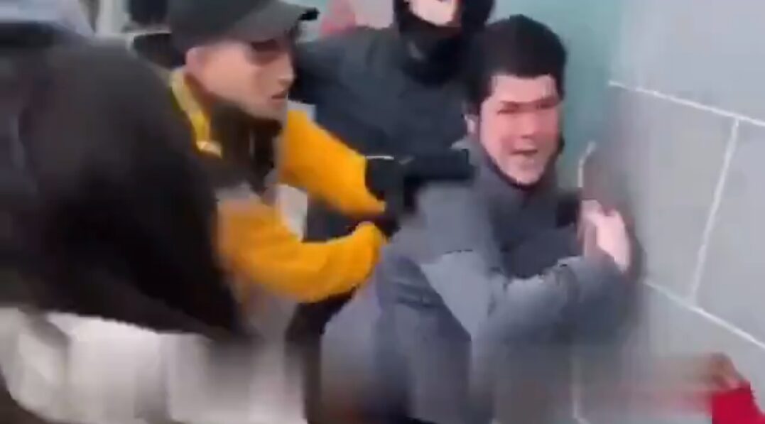 Le dan una paliza a un menor y cuelgan el vídeo en las redes sociales