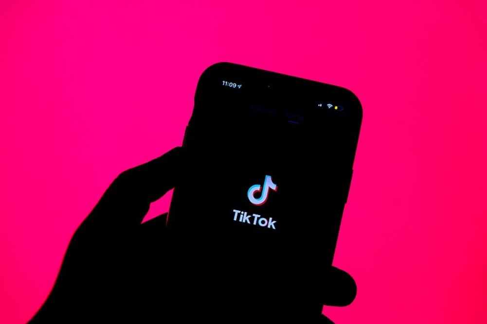 Una niña muere asfixiada en Italia por participar en un reto de TikTok