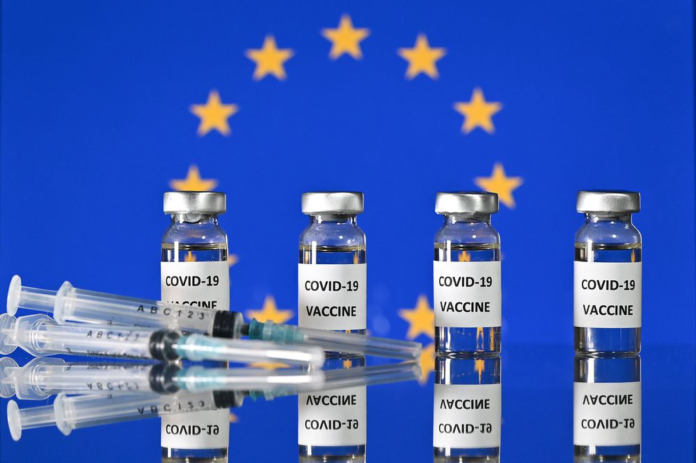 España y otros cuatro países urgen a aumentar la producción de vacunas en la Unión Europea