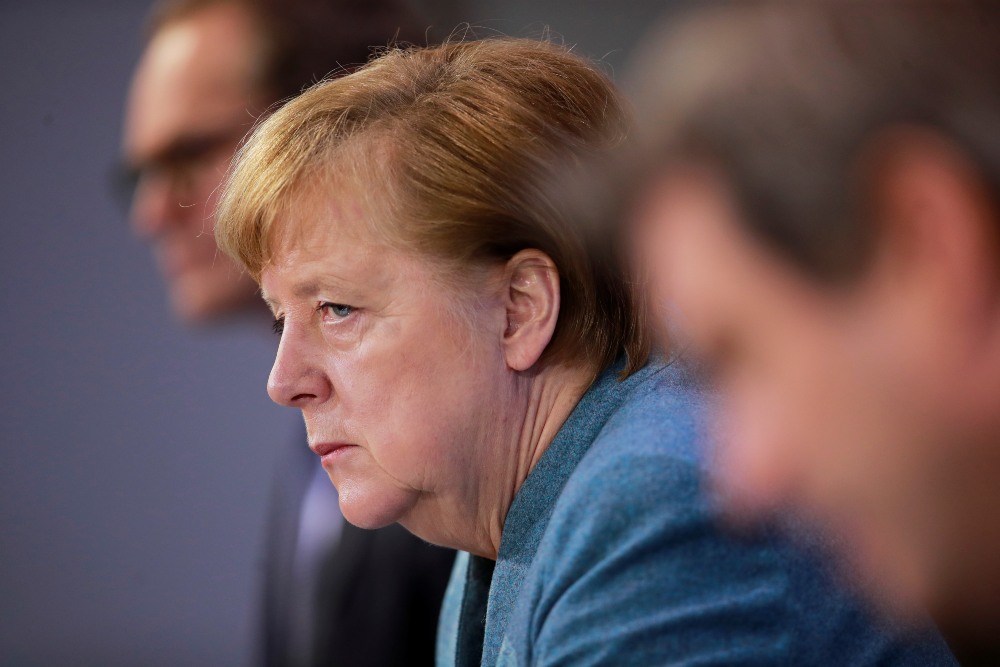 Merkel no descarta usar las vacunas china y rusa si la EMA las aprueba