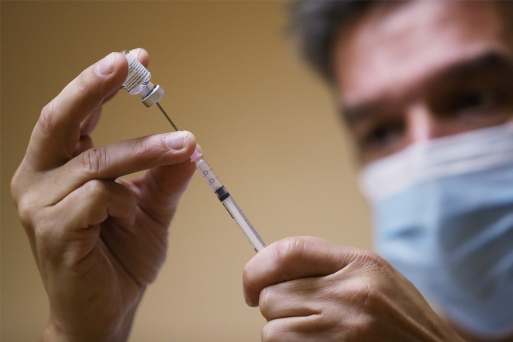 GSK y CureVac se alían para trabajar en una vacuna contra nuevas variantes del coronavirus