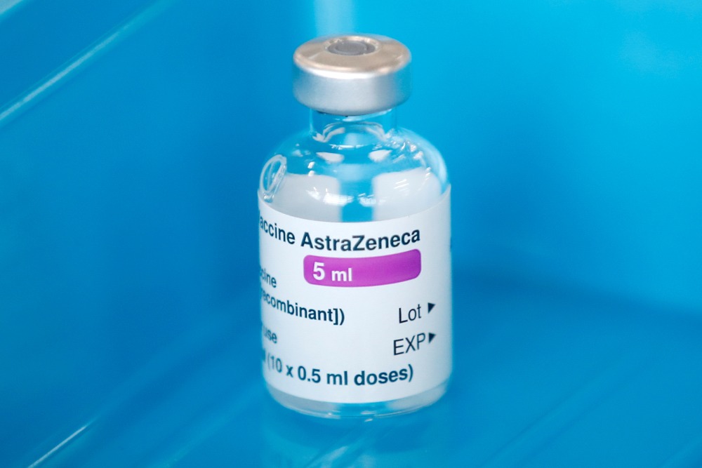 España recibe las primeras 196.800 dosis de la vacuna de AstraZeneca