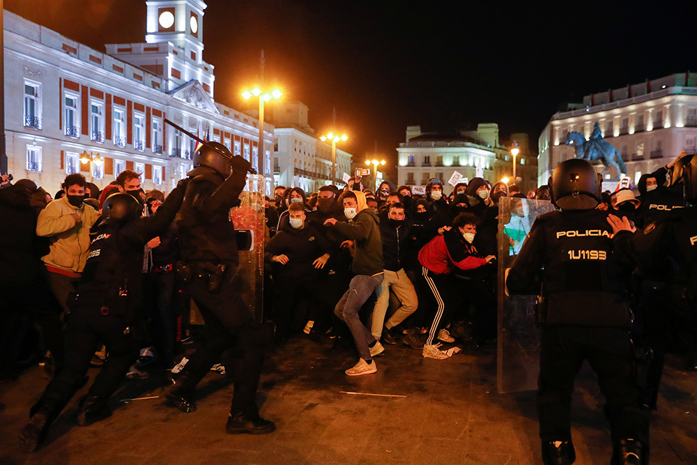 Los disturbios por el encarcelamiento de Hasél se trasladan al centro de Madrid