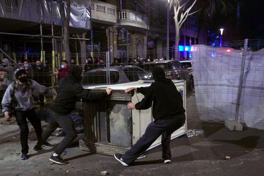 ¿Cuál es el perfil de los incendiarios de los disturbios por Hasél en Madrid y Barcelona?