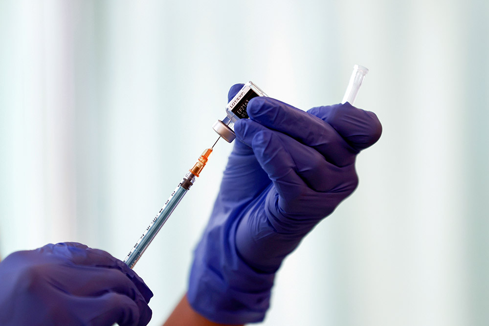 La primera dosis de la vacuna de Pfizer es eficaz en un 85% tras 2-4 semanas