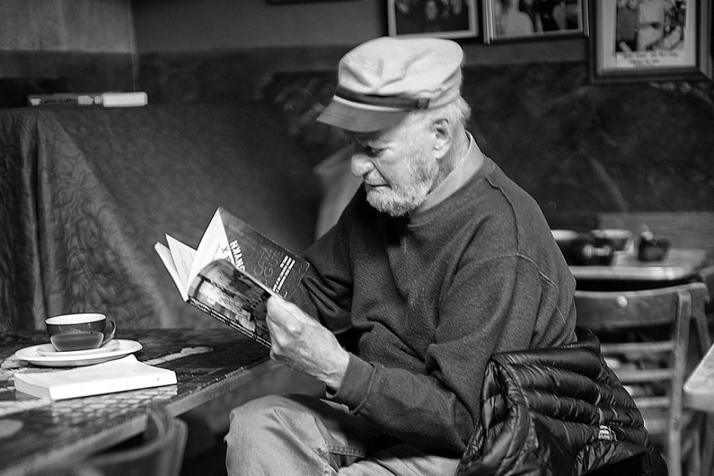 Muere el poeta de la generación 'beat' y librero Lawrence Ferlinghetti