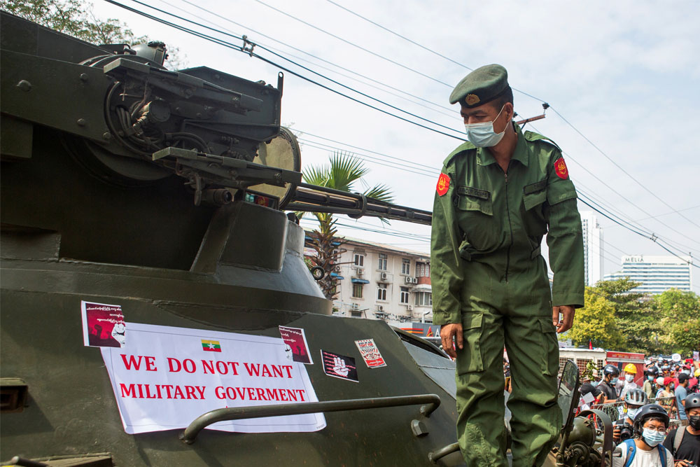 Facebook bloquea todos los perfiles vinculados al Ejército de Birmania
