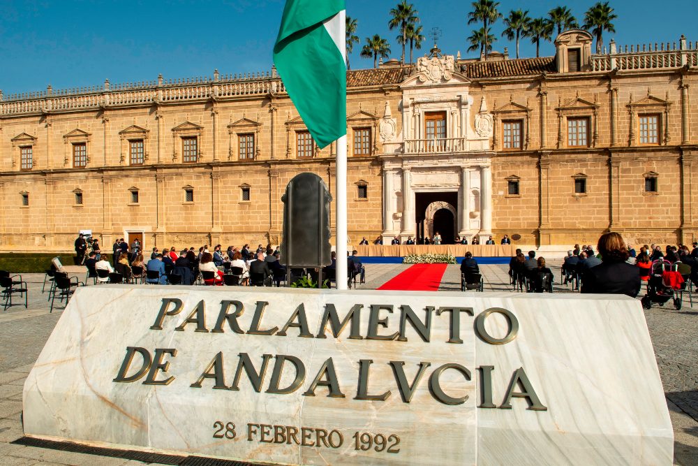 Andalucía conmemora su día con un homenaje a los luchadores de la pandemia